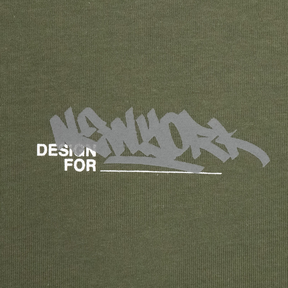 ニューエラ NEW ERAメンズ、レディース 長袖 オーバーサイズド コットン Tシャツ Graffiti 14324707ウィンタースポーツ・マリン用品はヴィクトリア