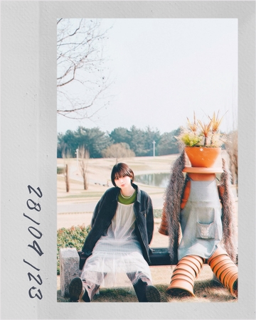 付けるだけで雰囲気が変わる🎞 レトロフレーム🤍 ⁡ いろんなシーンで使いやすい レトロな8mmフィルム風✨ ⁡ 後加工もできるよ！ ⁡ ⁡snowcamレトロエモいフィルムカメラフィルムフィルム風フィルム風加工レトロ加工ビンテージ8mmfilm8mmフィルム