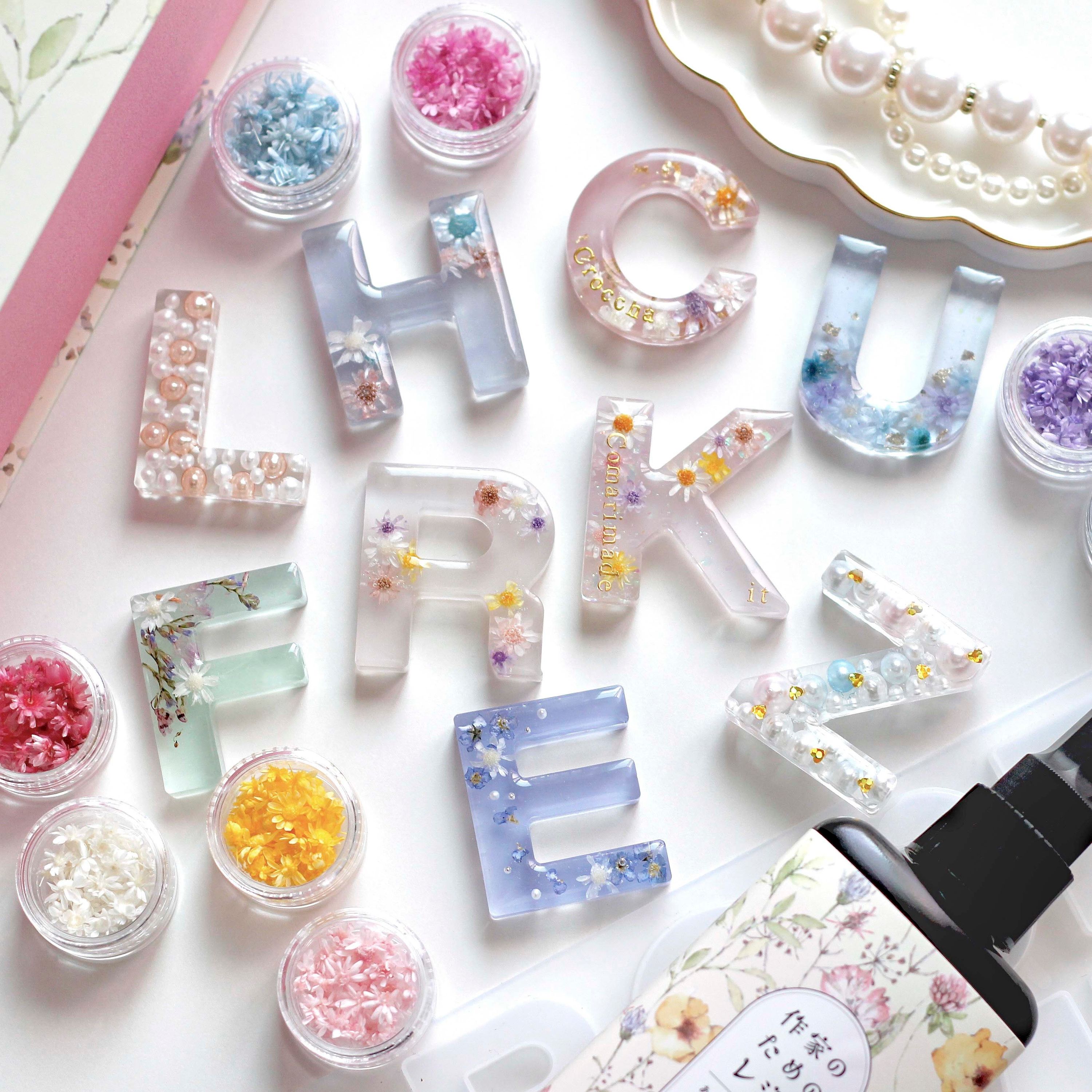 ドライフラワー入りイニシャルキーホルダー レースデザイン オーダー受付中❁¨̮ - メルカリ