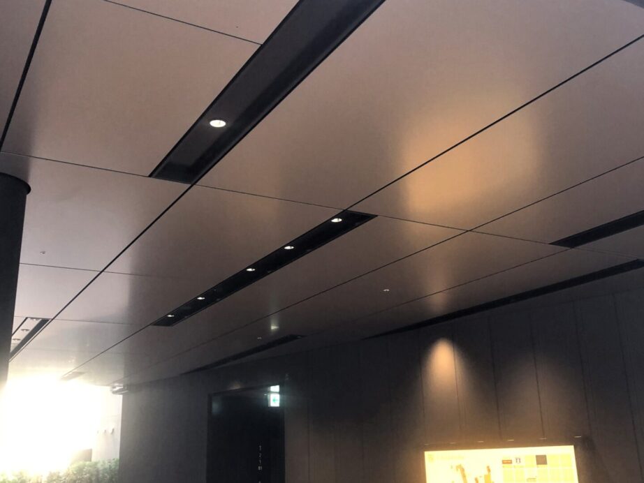 楽天市場ポイント10倍×14日20時から6時間限定見切り材 端用 アルミシルバー 薄型壁パネル用見切り材 端用コ型 C-F-1 : DIY＋