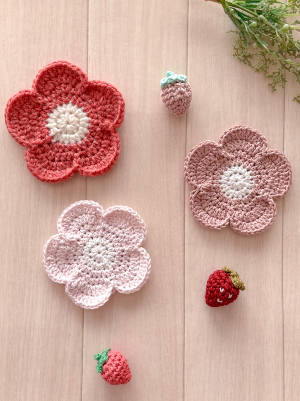 刺しゅう糸で編む かぎ針編み 麗しの花図鑑 - 出版物日本ヴォーグ社