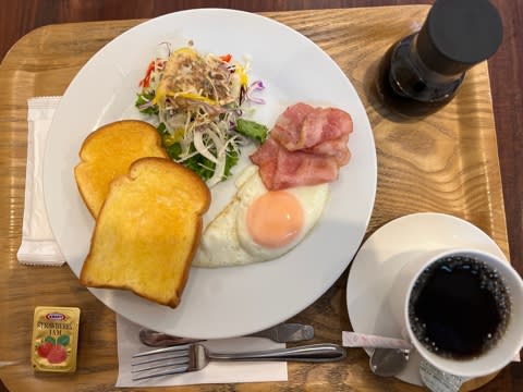 旭橋駅からすぐ近くで、 国際通りからも歩いていける距離☺️✨ ビジネスホテルも多くある地域で、 ひっそりと佇む穴場のカフェ☕️ 沖縄