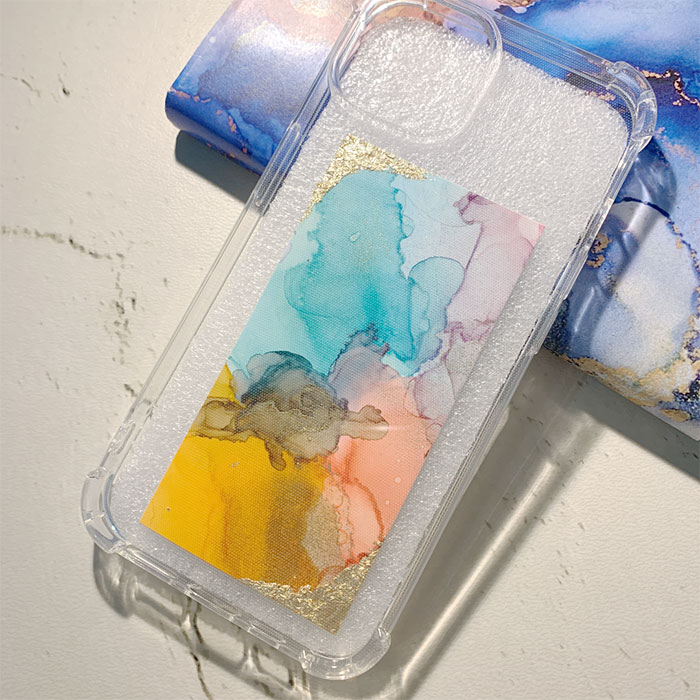 ぷっくり感がかわいい🥹🩵 スマホケースシールデコつくっみた🪄 使うものは、最近SNSで流行ってる立体シールとこれをダイソーで買ったスマホケース📱シールはひとつ550円だったよ🤫ペタペタ貼り付けるだけだから 5分くらいでできちゃった☆彡他にもおすすめのシールあったらコメントで教えて ^^˗ˏˋ ♡ ˎˊ˗@mayo___mediaでは