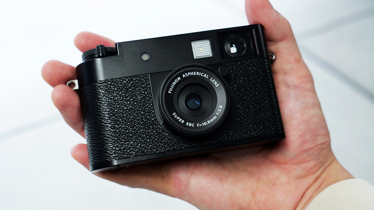 ソニー、Vlog特化のミラーレスカメラ「VLOGCAM ZV-E10 II」 3時間超連続撮影 - 日本経済新聞