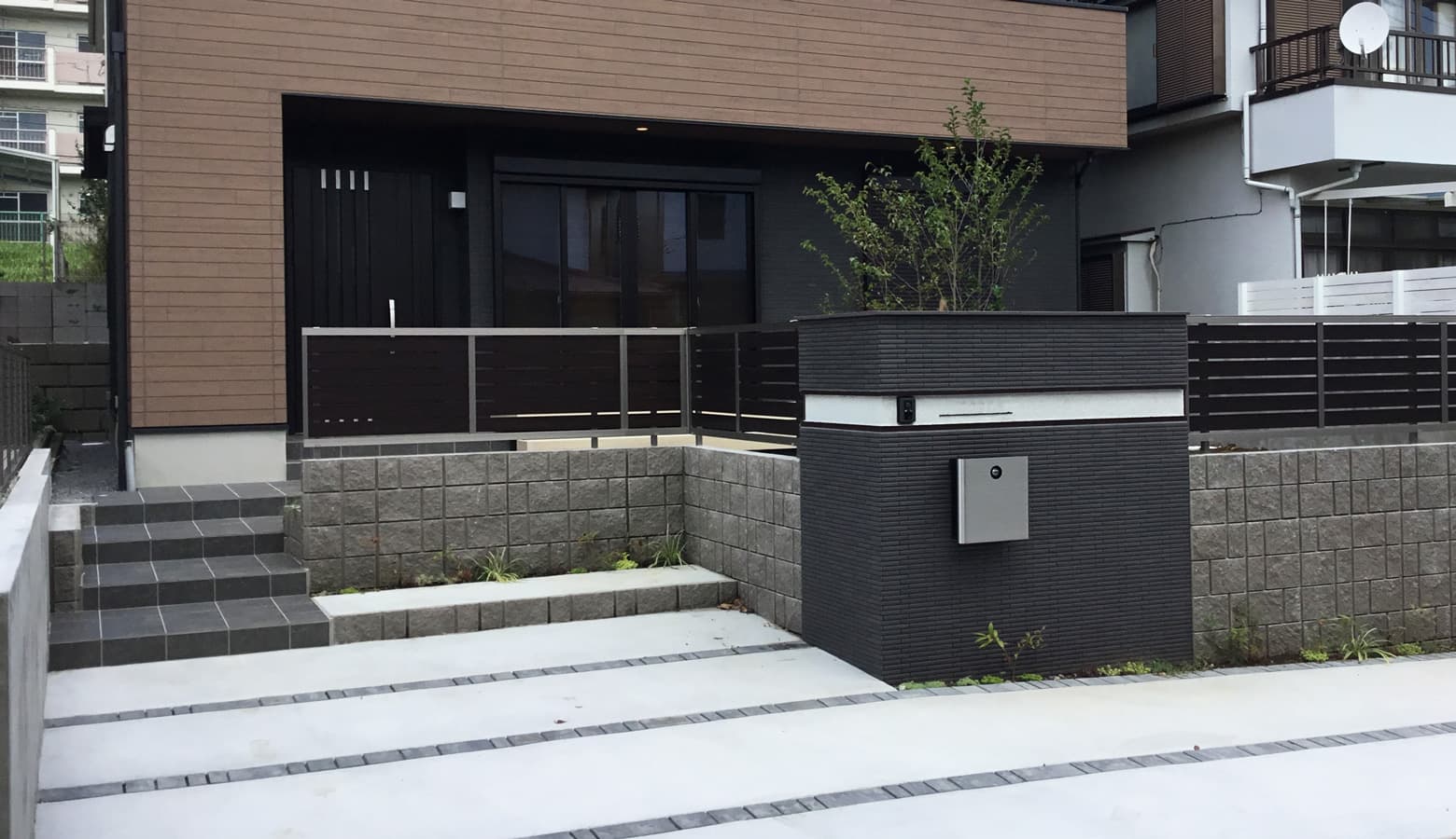 敷地の形状を活かしたアプローチデザイン！シンプルモダンな新築外構 浜松市中区H様邸浜松市・磐田市のエクステリア・外構工事ならパシオン