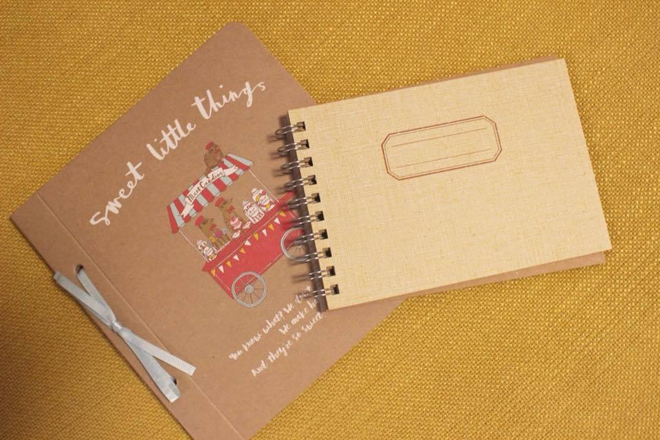 100均アイテムで「手作りアルバム」！おすすめ商品を使って可愛くアレンジ100均アイテムで、暮らしをもっと便利に楽しむ情報メディアくらしマグネット