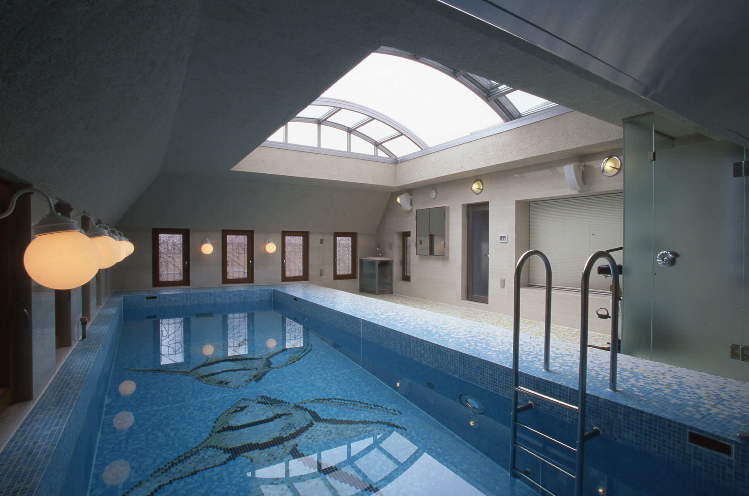 750 プール 水面 High Res Illustrations - Getty Imagesプールサイド, 水しぶき, 浮き輪