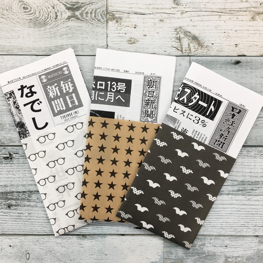 英字新聞を使ったラッピング。 - Wrapping