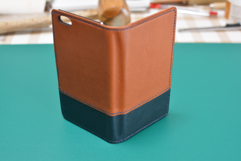 革製の「手帳型スマホケース」と「ストラップ」を手作りof nou