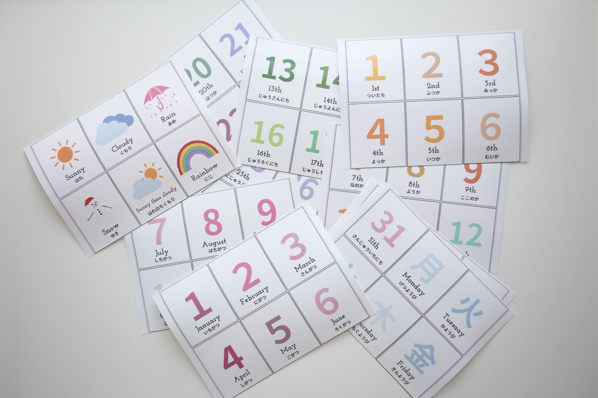 日めくりカレンダー2025 販売予定と購入特典について チカモリさんと一緒に作った日めくりカレンダー紙博in福岡またはいそのけいオンラインショップでお買い上げの方に包装紙をお付けします🎁 オンラインで購入の方は包んでお届け🫖オンライン販売12 19 金 から予約