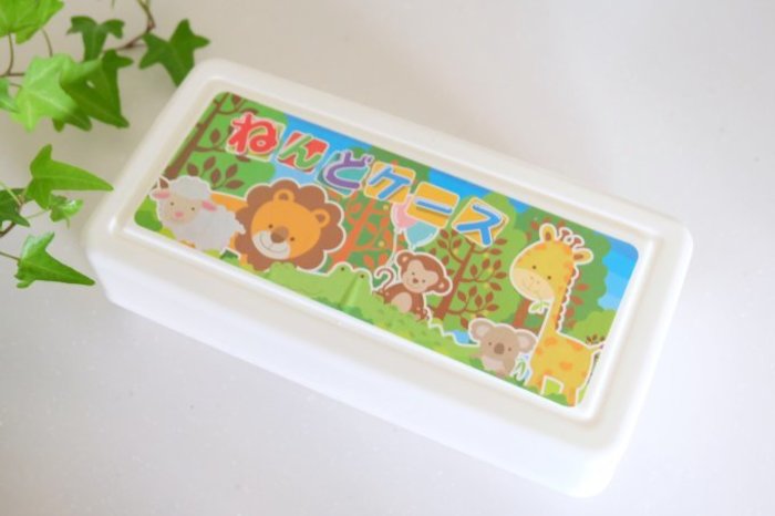 お洒落な収納アイテムに大変身！ダイソーの「粘土ケース」活用例♪RoomClip mag暮らしとインテリアのwebマガジン