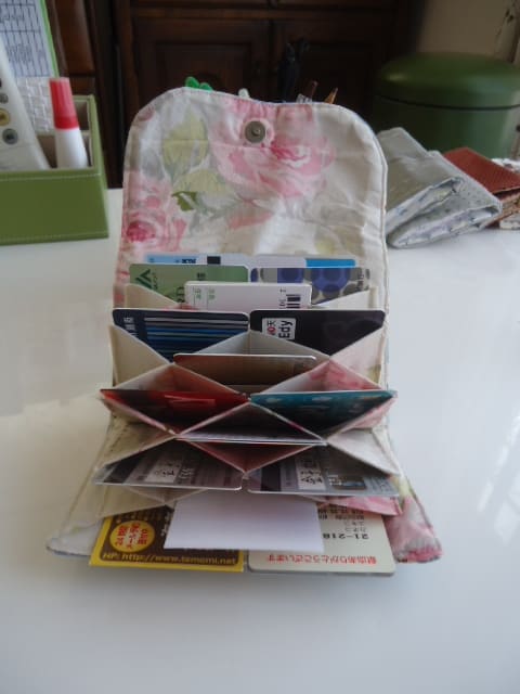 スマートだけど大容量！「見開きタイプ」のがま口カードケースの型紙＆レシピをご用意しました。』