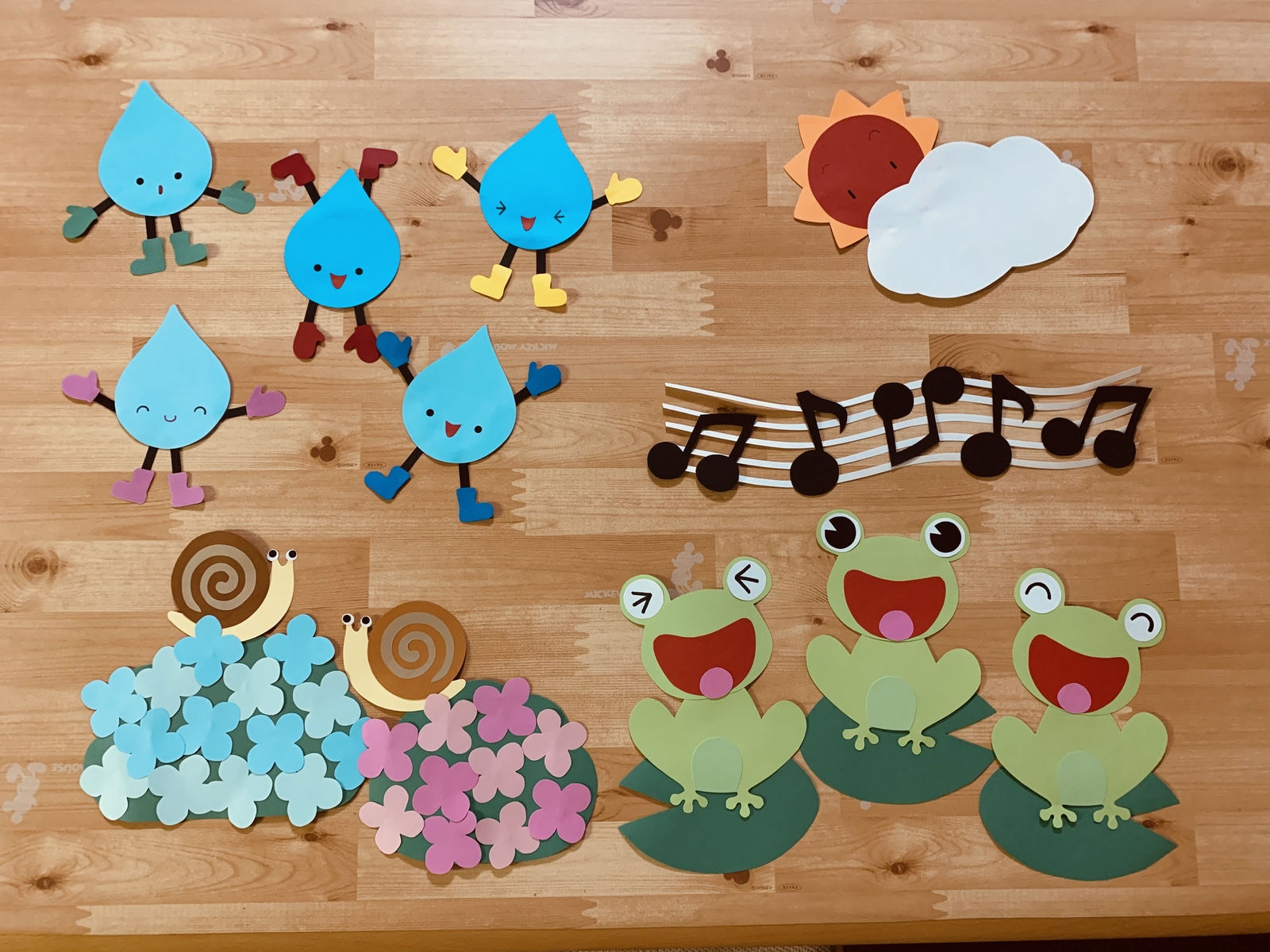 壁面飾り 雨 傘 保育 壁面製作 壁面装飾 製作キット 傘 梅雨 6月壁面