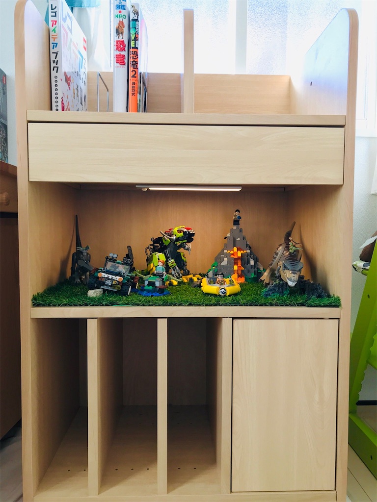 ミニフィグの見せる収納方法まとめ。壁飾りやケースに入れて楽しもう。レゴおやこ