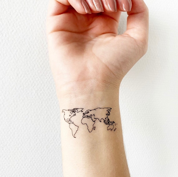 世界を旅する地図とコンパスのタトゥーデザイン – Tattoos Wizard Designs