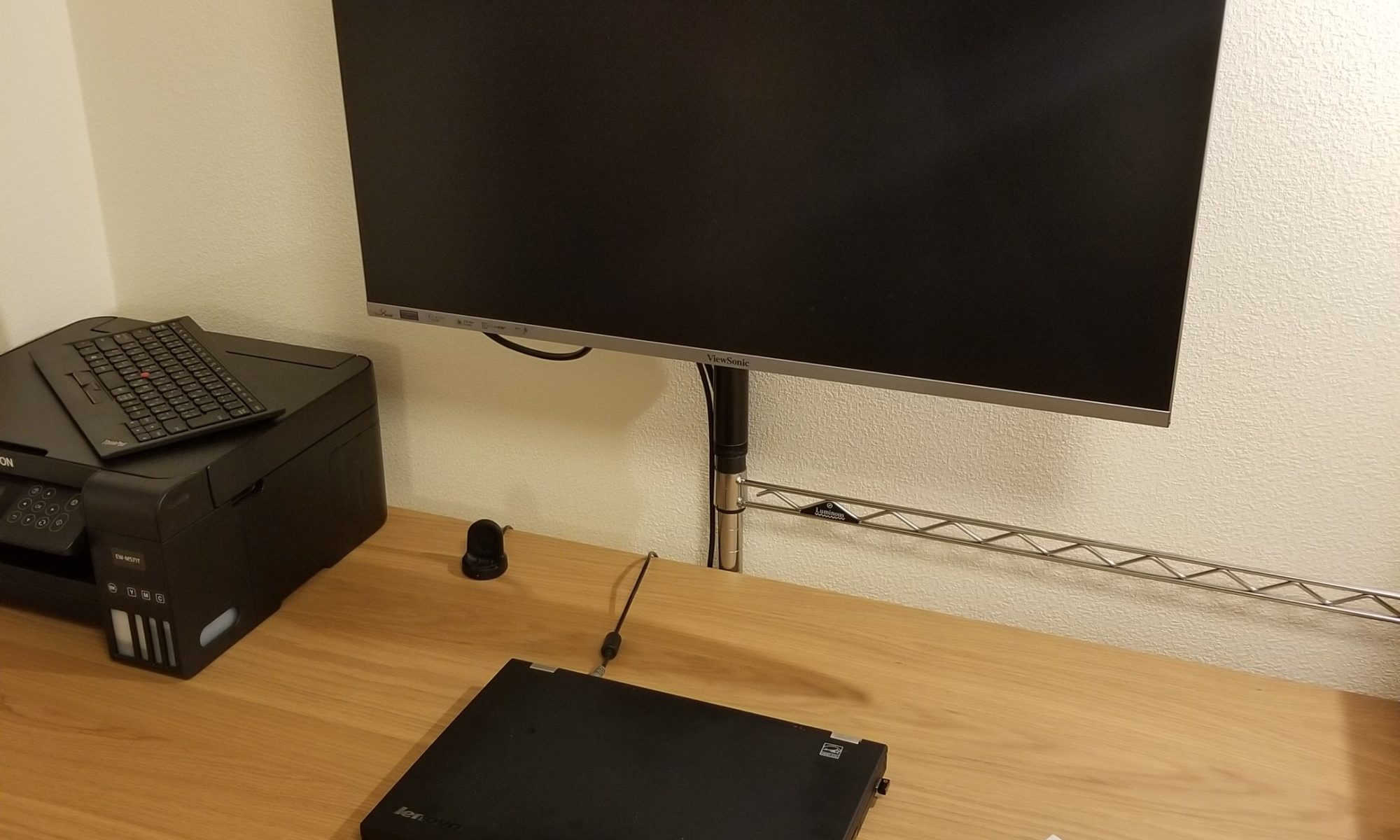 メタルラックにモニターアームを取付けてみた – ウェブノコエ