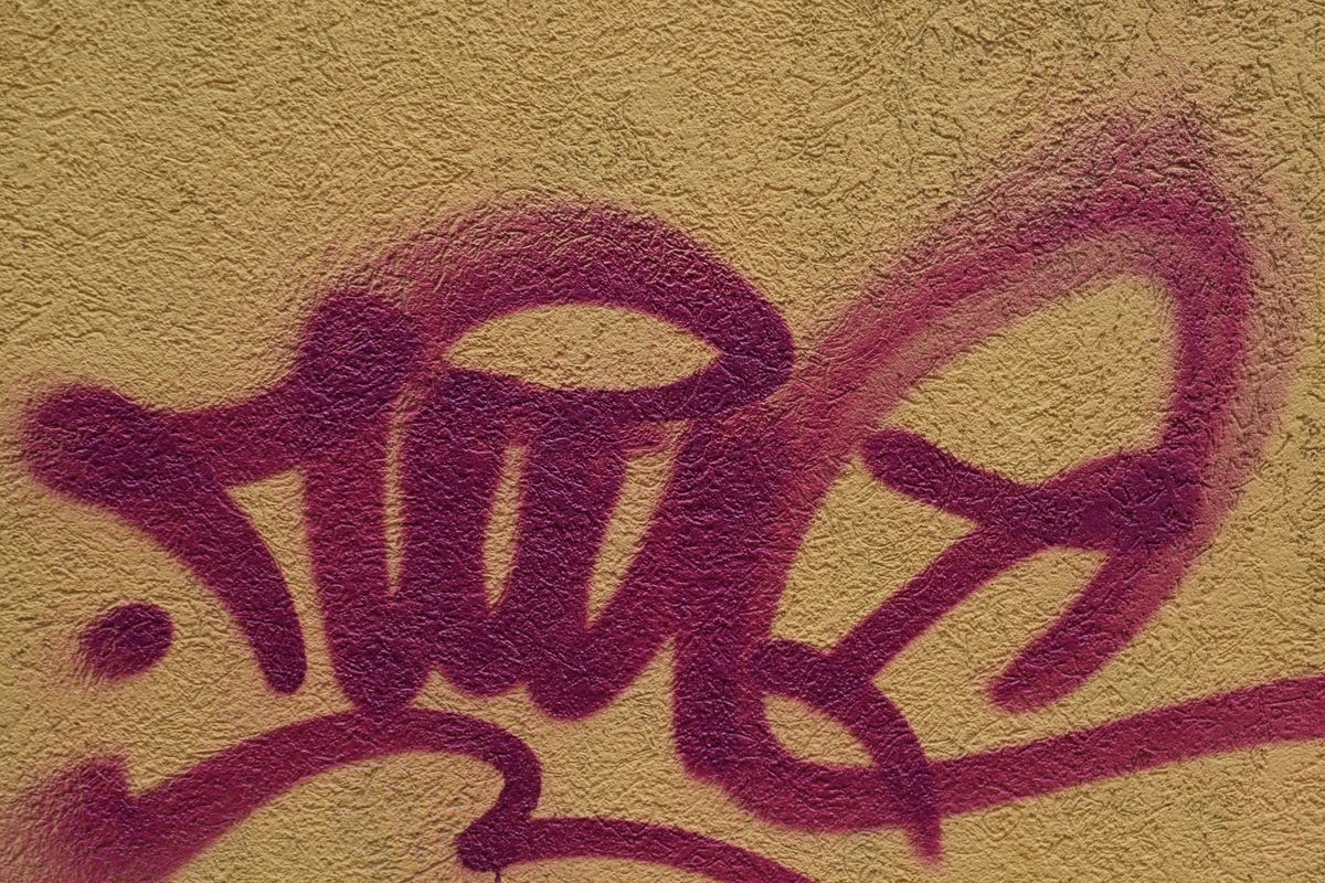 グラフィティライター GLDの特徴的なフォントで描かれたスローアップ。,フロントの刺繍もバックのプリントも蓄光で、暗いところでバッチリ目立ってしまうので隠密行動には不向きなんですけども。, 12ozのタフ&ヘビーボディ。,11 30 12:00 発売。, ––––––––––––––––––, Activist Crewneck, army, sandstone,heather grey,