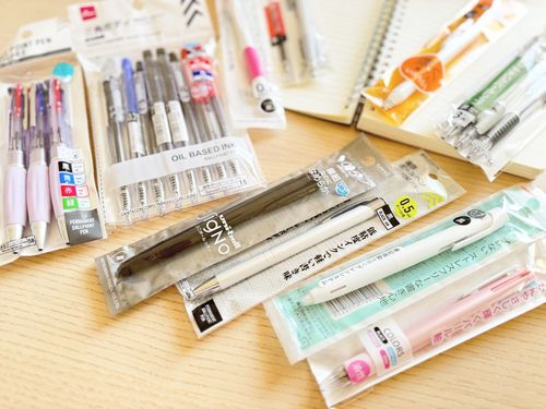 書き心地比較！ 黒POPに書く白いペン、何がおすすめ？ « すごはんたのしごと