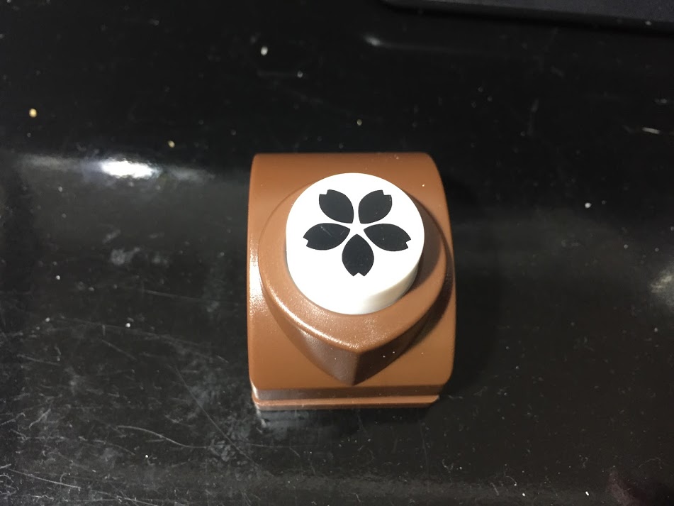 クラフトパンチ 花 クローバー 4.4×3.1×高さ3.7cm形指定不可100円ショップ 100円均一 100均一 100均: 100円雑貨&日用品卸-BABABA- 通販 - Yahoo!ショッピング