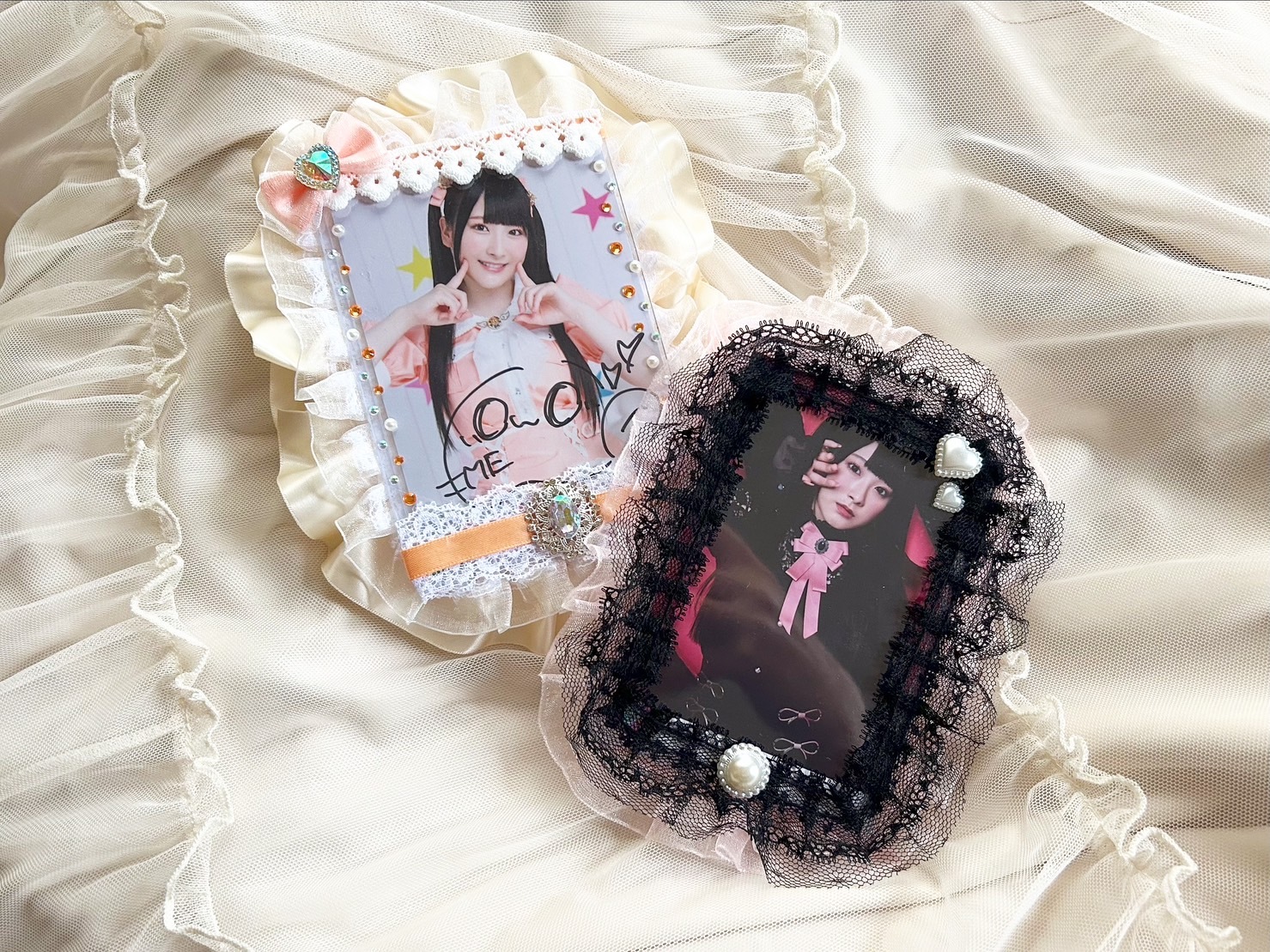 硬質ケース デコ トレカデコ ピンク 白 安全ピン クロス 羽 トレカケース デコ シール ハンドメイド ホワイト