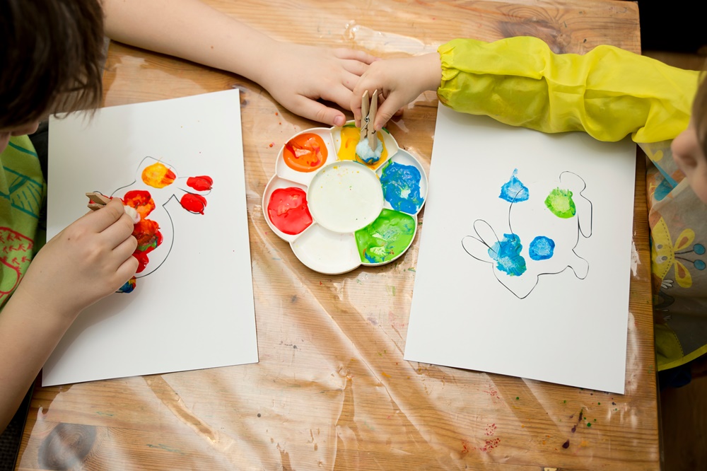 綿棒スタンプで製作したよ～あひる組 1歳児 ～ニチイキッズ福島いずみ保育園ニチイキッズ