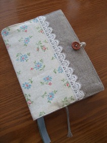 手づくりのブックカバーとしおり布でつくる