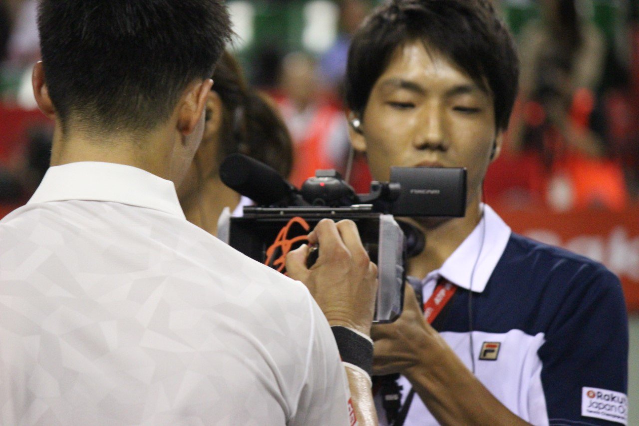 📸カメラサインショット📸---﻿ ﻿ ﻿ いつもは正面からみているカメラサインですが ﻿ 横からみるのもイイ！！✨﻿ ﻿ ﻿ 真剣にサインしている選手や﻿微笑みながらサインしている選手﻿ どちらも可愛い〜〜🥰﻿ ﻿ ﻿ ﻿秋田ノーザンハピネッツ細谷将司サンロッカーズ渋谷