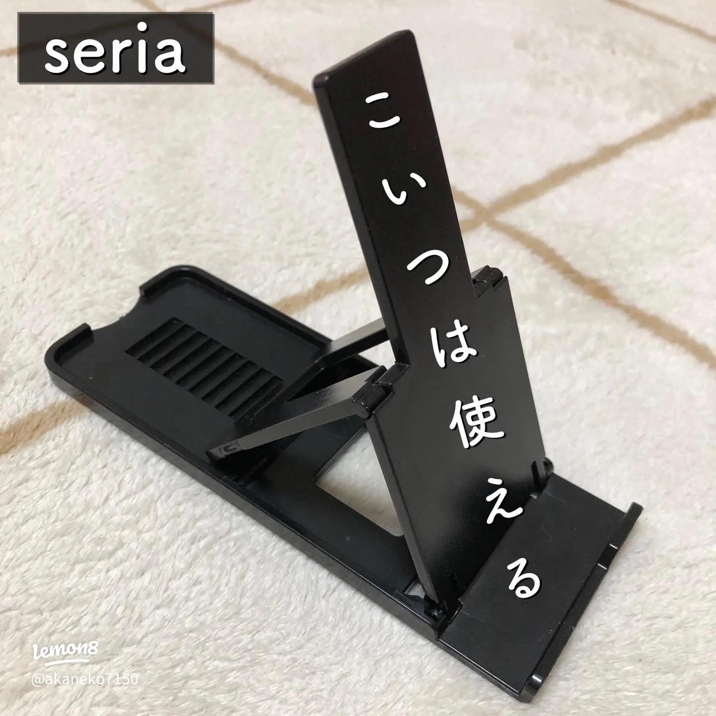 セリア 「神アイテム」「満足度高すぎる」110円の『天才ブックスタンド』漫画を本屋さんみたいに飾れるんです！ 購入レビュー