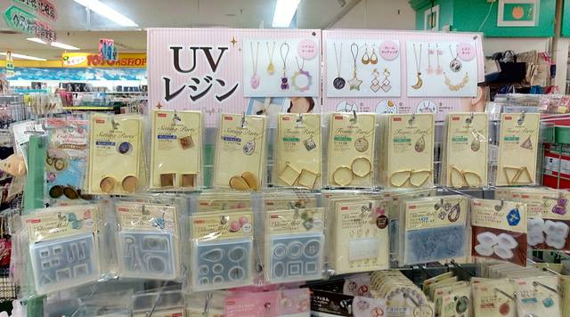 ダイソー レジンキット ハートチャーム ブラック＆ホワイト - メルカリ