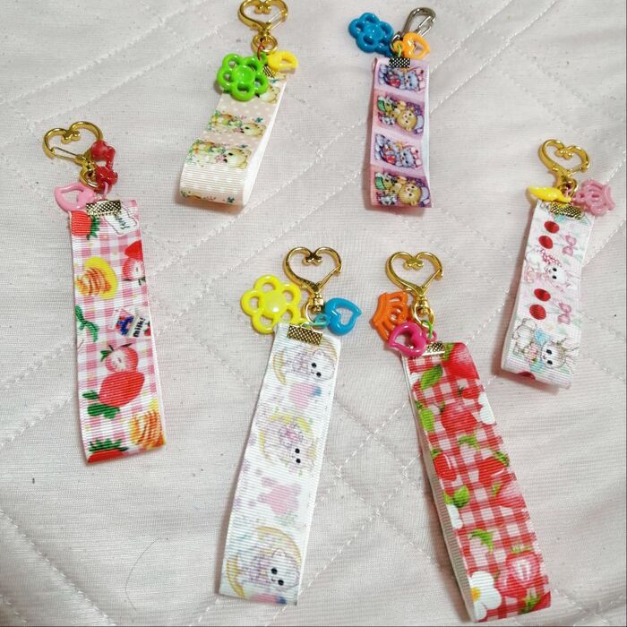 ビーズ人形 キーホルダー 可愛い レトロ 手作り ハンドメイド ビーズキーホルダー 作り方」の人気アイデア 10 件