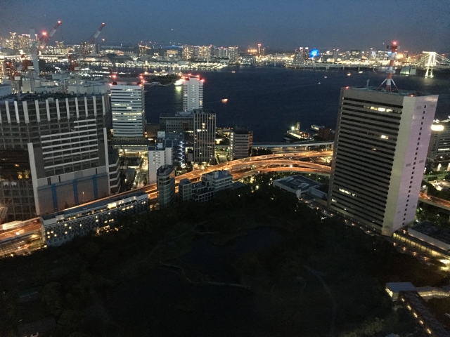 Ｑ：ビルのてっぺんにある赤いランプって、法律で何かルールが決まってるんですか？ Shorts - YouTube