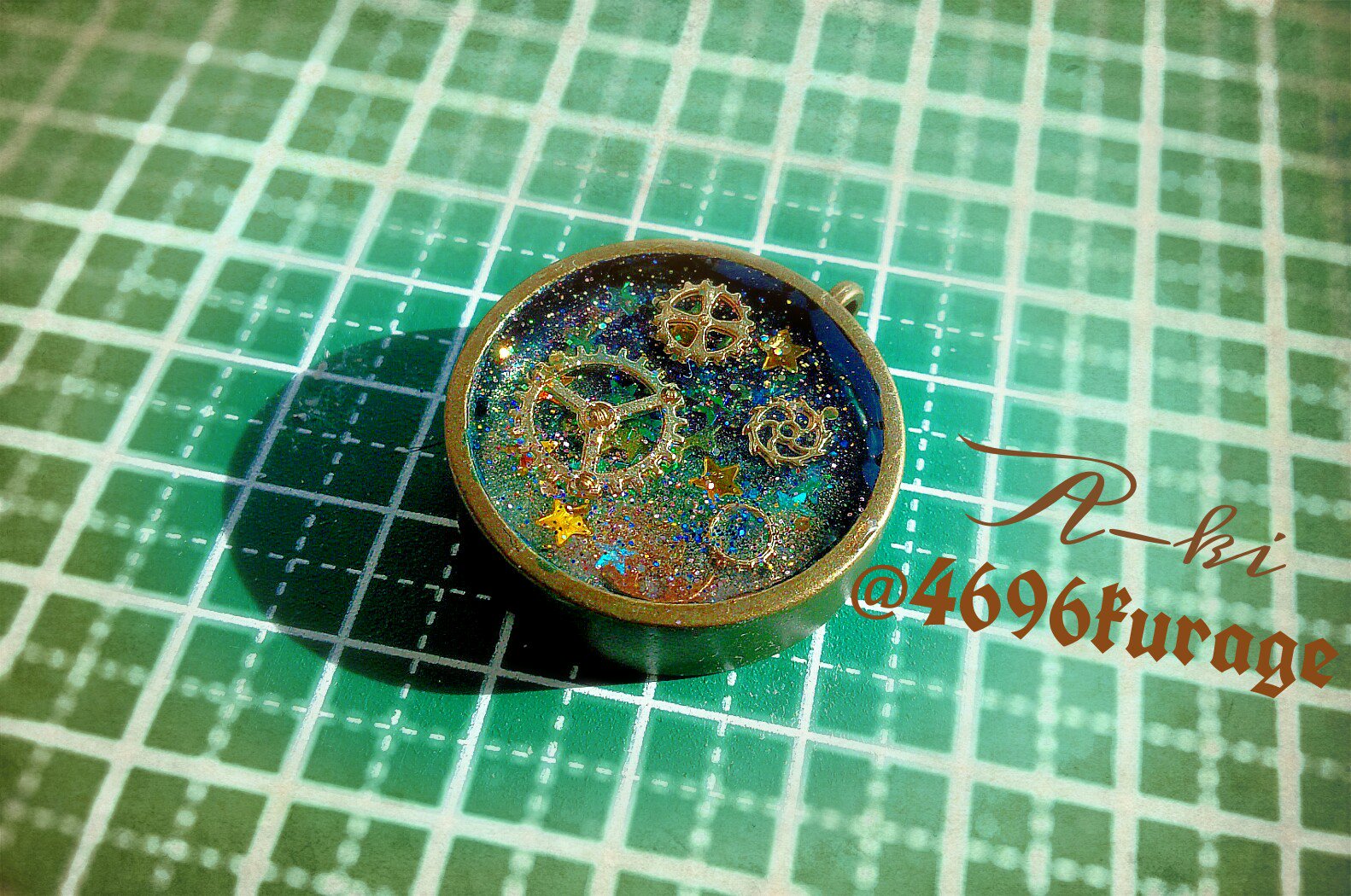 100均マニキュアで宇宙塗り✨レジン作品にアレンジしてみました✨ 宇宙塗りレジン- なつみかんのDIY ～素人でもできる賃貸diy～