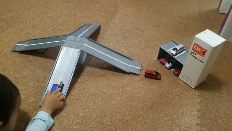 まったりハンドメイド 手作りトミカタウンつくってみたよ