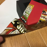 正方形の箱を包むのにお勧めな クロス包みのご紹介。 ・ 対角に折り目を作ると 綺麗に仕上がります。 ・包装紙サイズ横：箱の１周分+2〜3cm縦：箱の高さ2 3+箱の高さ+箱の高さ2 3包装紙ラッピング包み方paperwrapping @yamanipackage@yamani_marketing