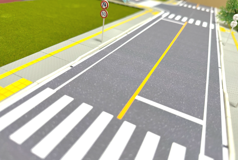 mamagirl_jp 収納も遊びもこれ一つで💯´- ママさん達こだわりのトミカ収納をまとめ🚗³₃収納ボックスもいいけど、駐車場🚦式の収納棚にすることで お子さん達も楽しみながらお片付けをするんだとか💡 @asuka08_18さんの作り方を引用させていただきました