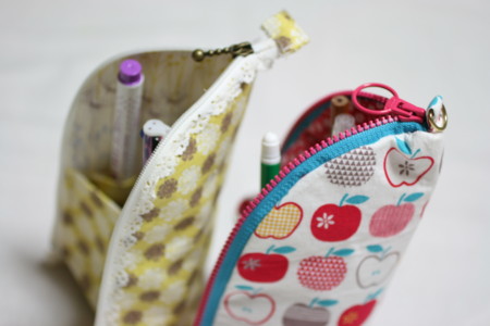 自立しているペンケース