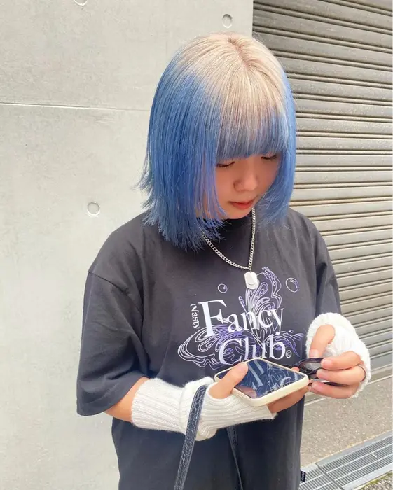 根元シルバーのルーツカラー グラデーションピンクで締め色の黒をエンドで イロアソビしました 奇メンズパーマ縮毛矯正 木村神心 ZESTfino所属 のヘアカタログ 20230925095951 ミニモ