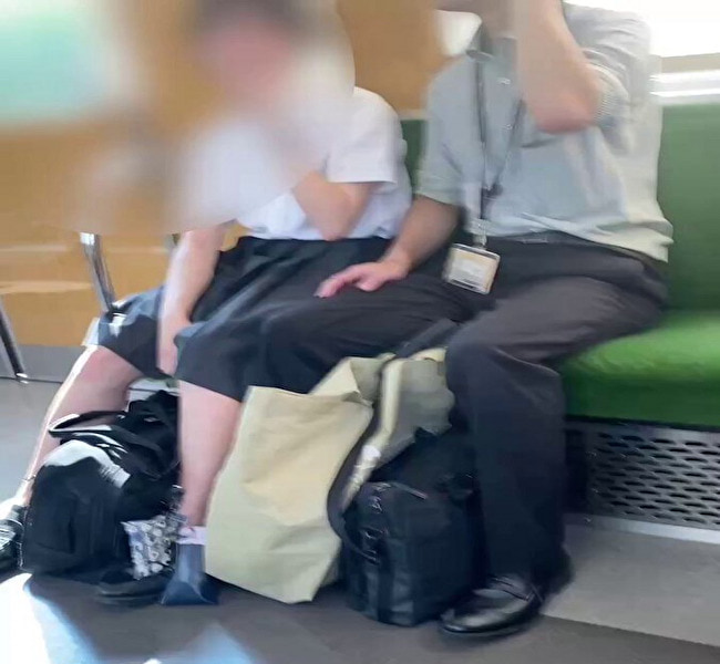 痴漢】日本の電車でマ○コ触られてる女子の動画、海外でエロいと話題になってしまう - ポッカキット