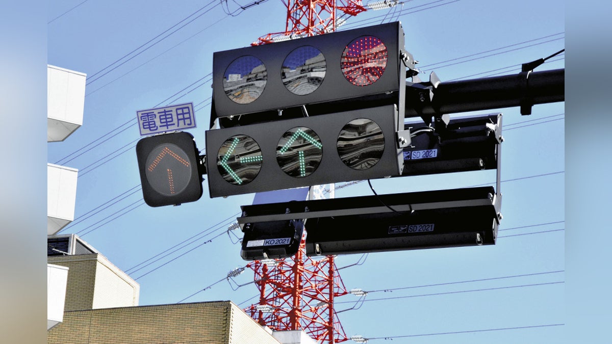 信号機には「青」「黄」「赤」以外に「黄色の矢印」も存在！ 路面電車専用の信号機とは自動車情報・ニュース WEB CARTOP
