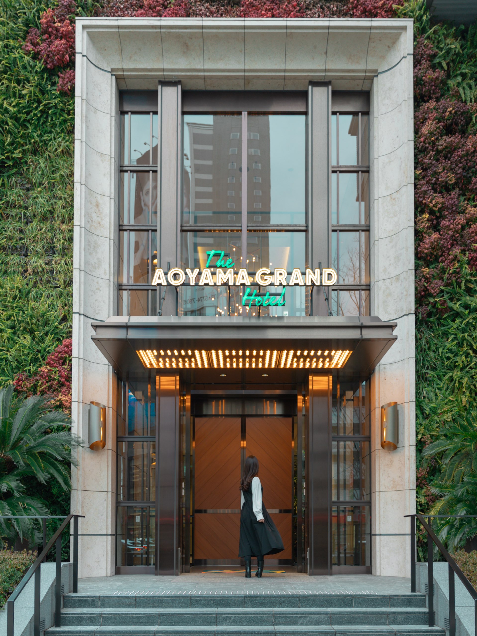 外苑前 THE BELCOMO: 『苺のバシュラングラッセ』900円 : 本日はクリスマスっぽいスイーツを投稿します🎅@mi_gourmet21 さん主催のカフェ会に参加してきました😆 @mi_gourmet21 さん @megubooo さん@___ksdayo_sweets さん ありがとうございました😄😄 : 青山