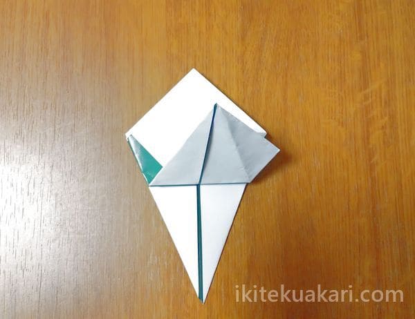 簡単に作れるチラシ折り畳みゴミ箱の作り方