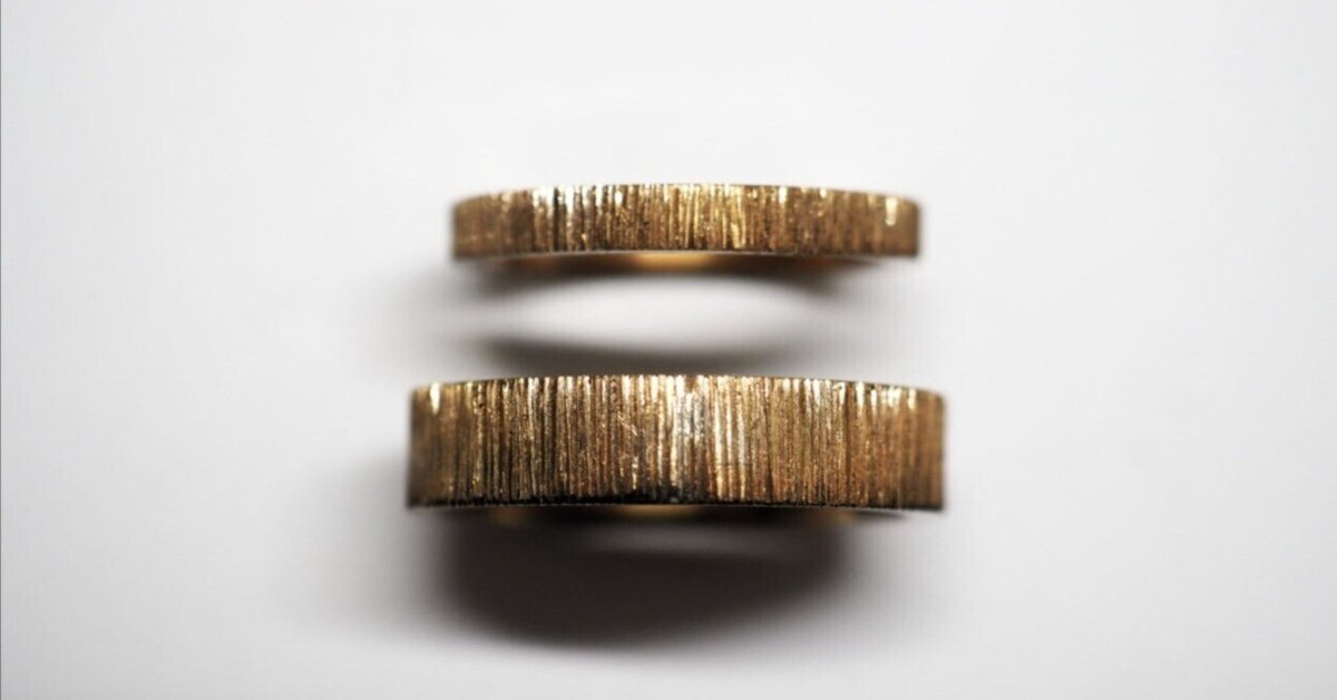 深みのある色合いが特徴。普段の着こなしを上質に仕上げる「真鍮アクセサリー」キナリノ