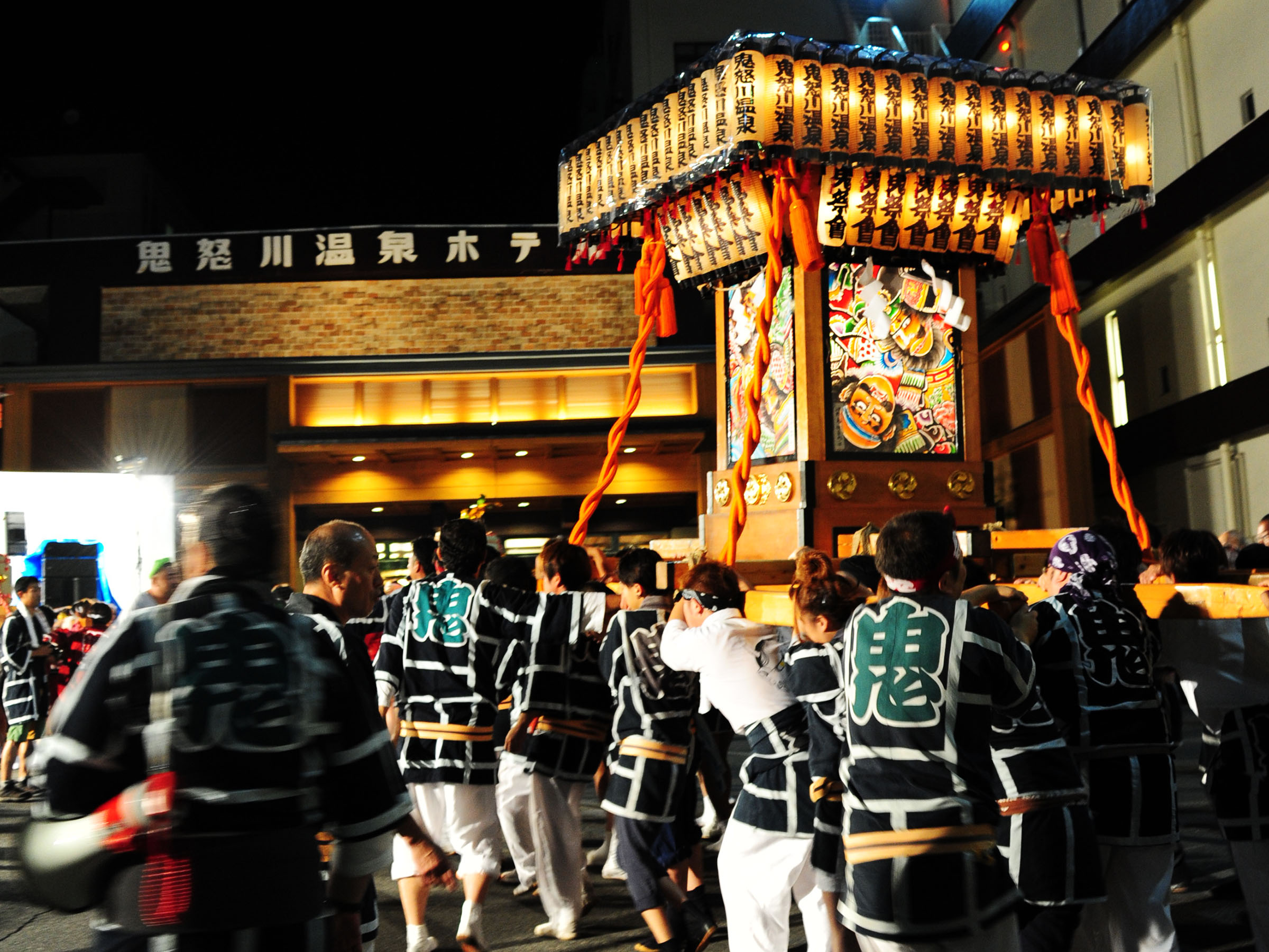 夜の境内優美に演出 日光・鬼怒川温泉で桜点灯 |