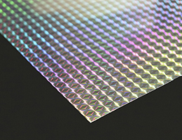 ホログラムシールの制作。素材の柄やデータの作り方を紹介