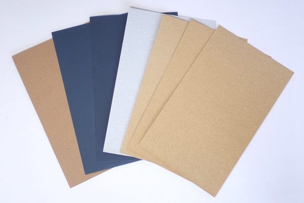 工作に便利。サンドペーパー 紙ヤスリ 、 60、 100、 240、 400、 600、 1000の６枚セット。@100均 ダイソ