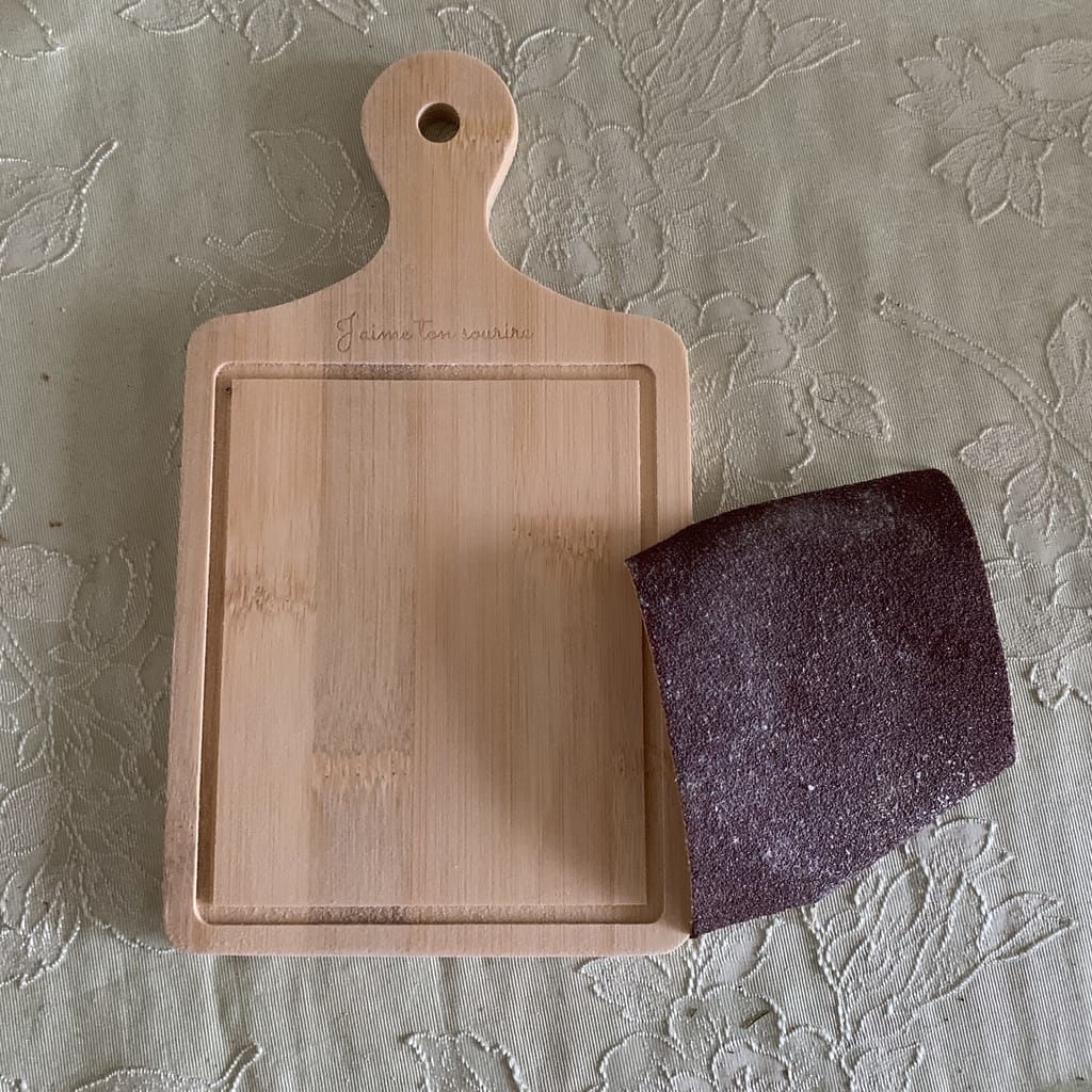 全部100均で出来る！滑り止めのついたカッティングボードの作り方不器用さんのハンドメイド