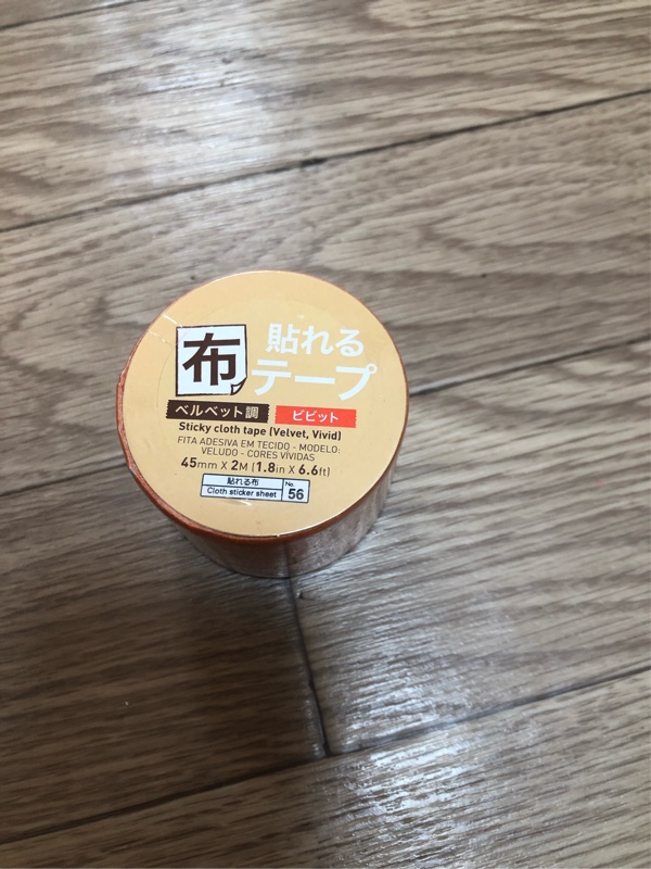 原産国：日本 材質：本体：セルロース、粘着剤：アクリル系粘着剤 商品サイズ：0.5cm ×6.9cm ×6.9cm 内容量：1個入 種類：アソートなし水に強い！ 縫わずに作れる！ 水洗い可能なので、すそあげや衣装などの製作にもおススメ 水洗いできる！ 5ｍｍｘ10ｍ 貼り付け前に