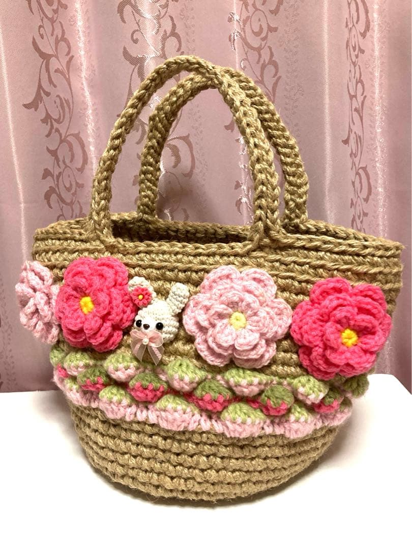 かぎ針編み サマーバッグ麻紐バッグ 穴だらけ、花柄っぽい編み方で