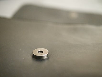 基本 ボタンの付け方－2つ穴・4つ穴・足つき・スナップボタン・マグネットボタン - 裁縫・ソーイング - クチュリエブログ