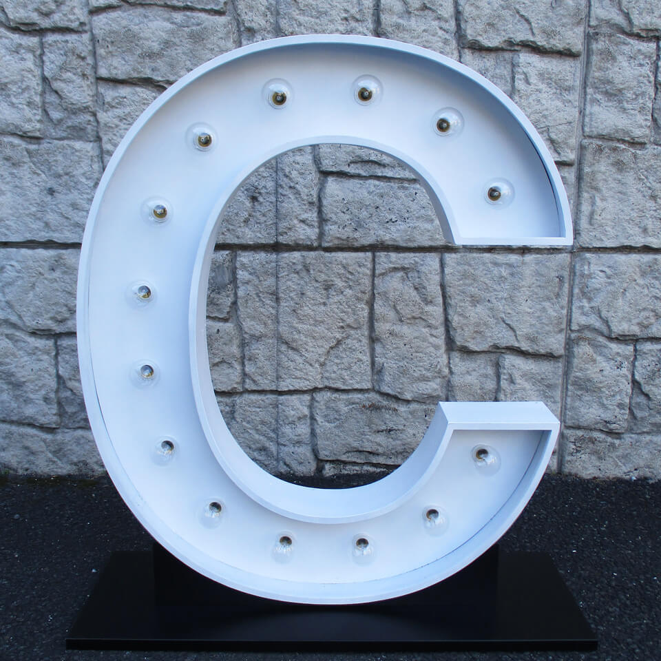 DIY おしゃれな照明『マーキーライト』をDIYしよう。夜も素敵なインテリア